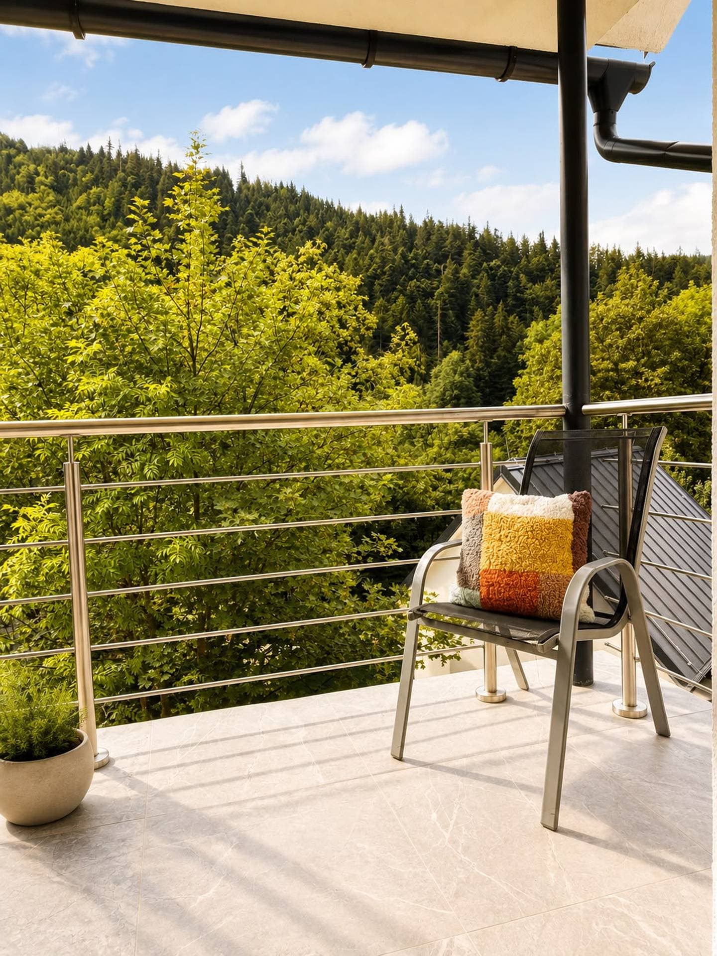 Mountain View House | Two-Bedroom Apartment with View